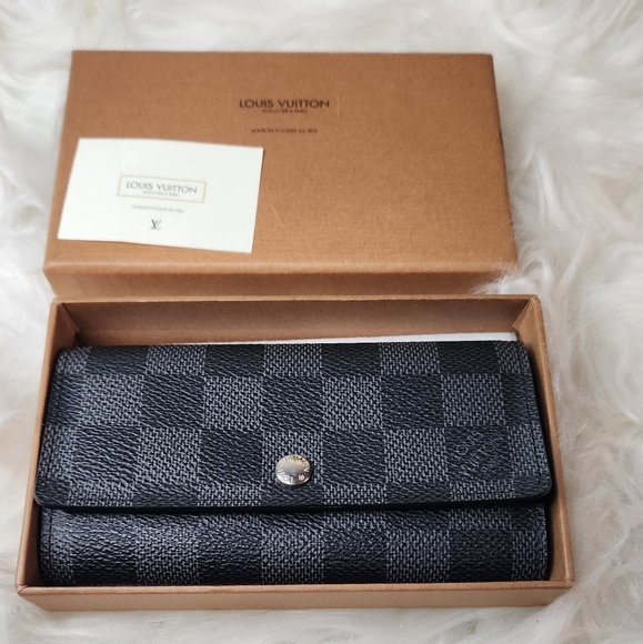 Authentic Louis vuitton graphite key ring holder - Picture 2 of 13